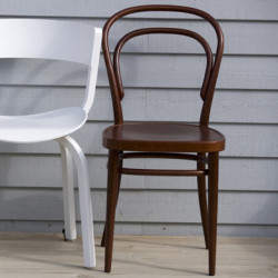 https://www.cerisesurladeco.com/45757-home_default/214m-chaise-bistrot-thonet-assise-bois-marron.jpg